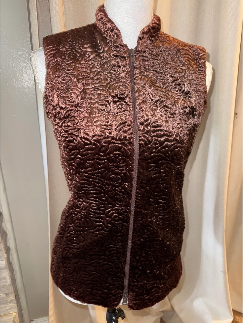 Elliott Lauren Brown Embossed Velvet Zip Vest – Size 2